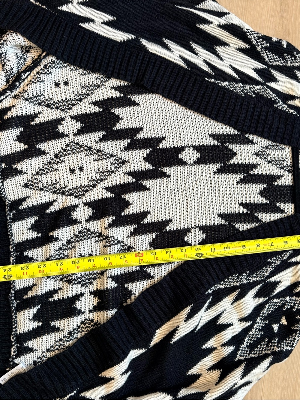 Maurices Black White Aztec Open Front Cardigan Sweater Size 1 M L Boho - Picture 8 of 9